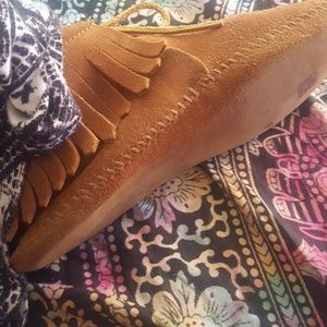 Minnetonka Shoes - Minnetonka Ankle Boot Moccaain Shoes Fringe 8 Minnetonka Shoes - Minnetonka Ankle Boot Moccaain Shoes Fringe 8